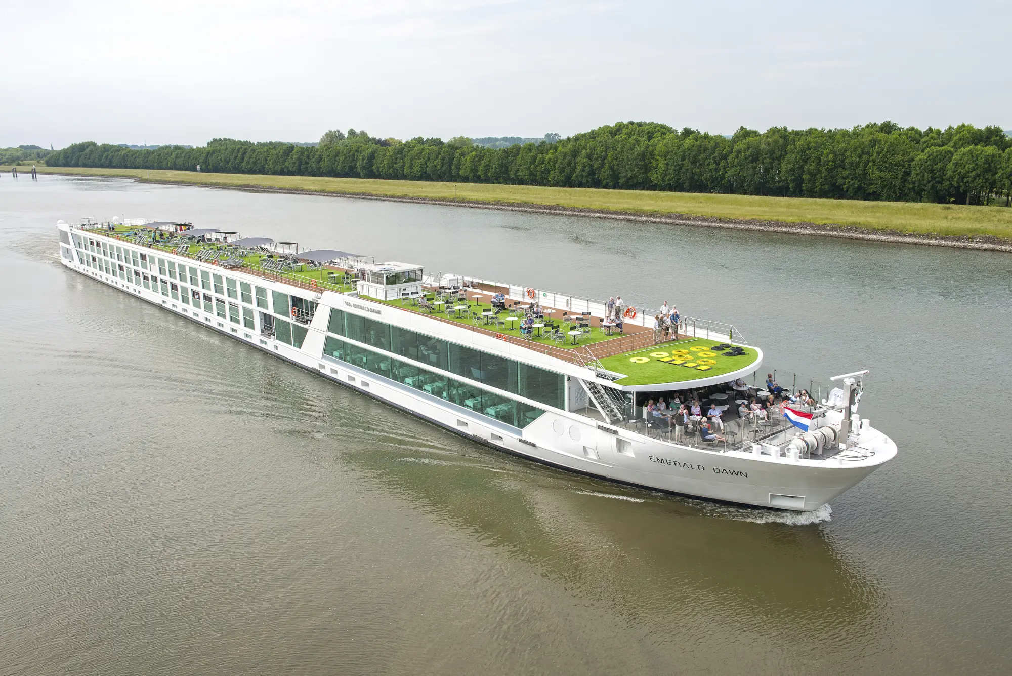 Riviercruiseschip met panoramische aluminium beglazing