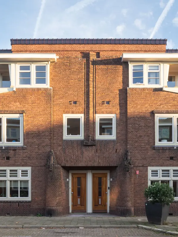 Renovatieproject Utrecht met steel look aluminium kozijnen in bestaand gebouw