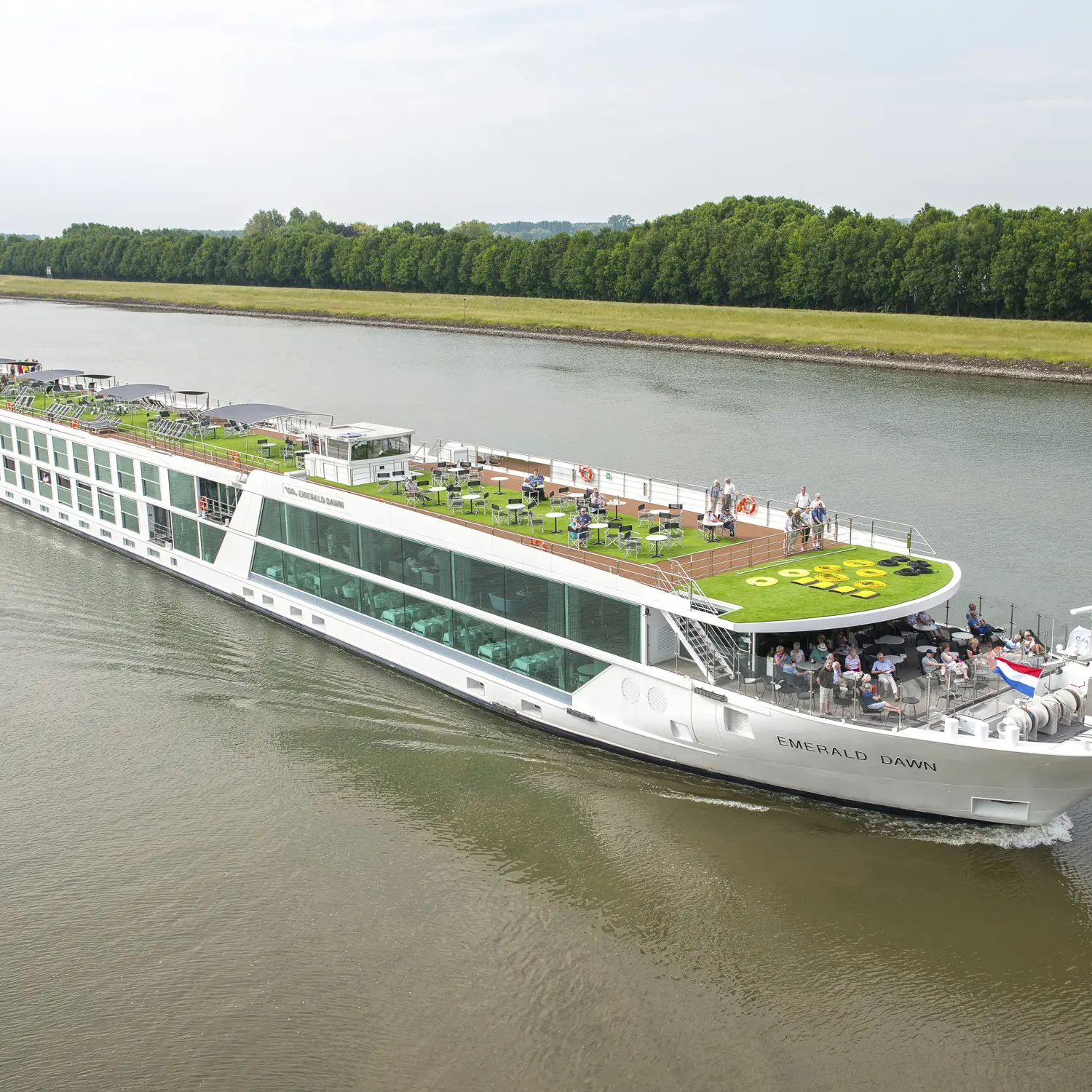 Riviercruiseschip met panoramische aluminium beglazing